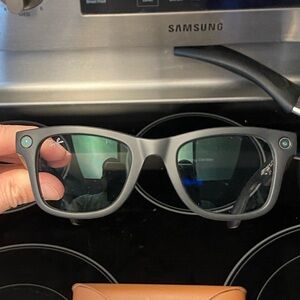 Meta Ray-Ban Smart Glasses
